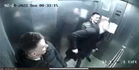 Tinerii care au scuipat în oglinda unui ascensor au fost identificați de poliție. Ce riscă făptașii